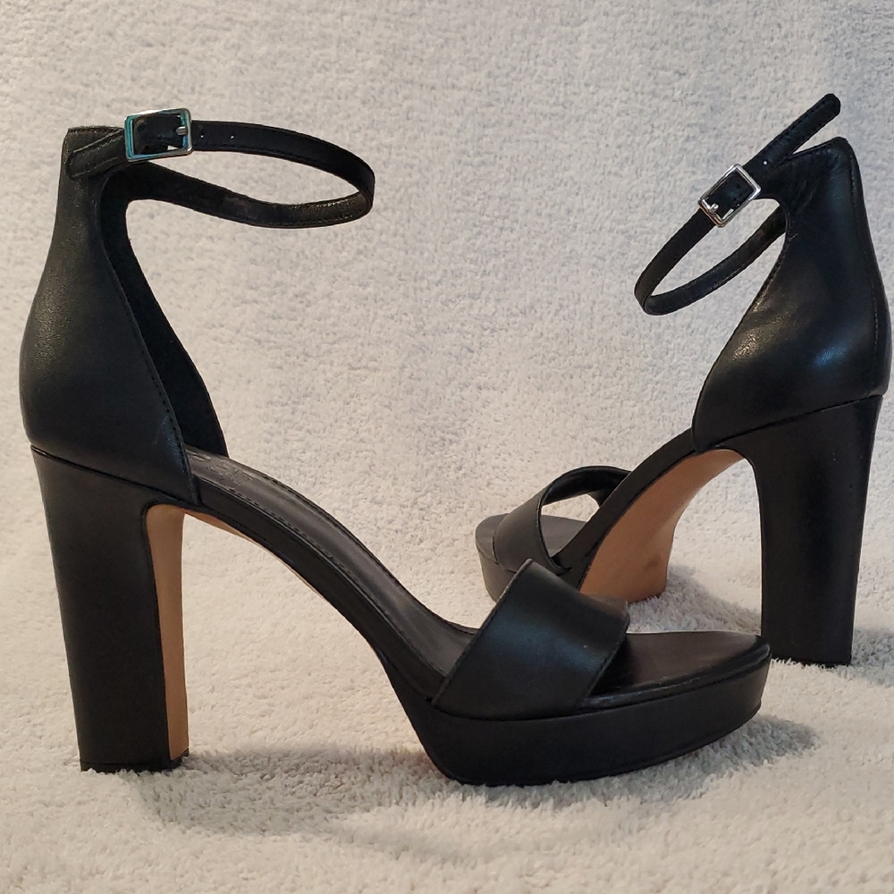 Elegant Vince Camuto Black Ankle Strap Heels (903)